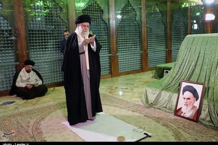 حضور رهبرمعظم انقلاب در مرقد مطهر امام خمینی(ره) حضور رهبرمعظم انقلاب در مرقد مطهر امام خمینی(ره)